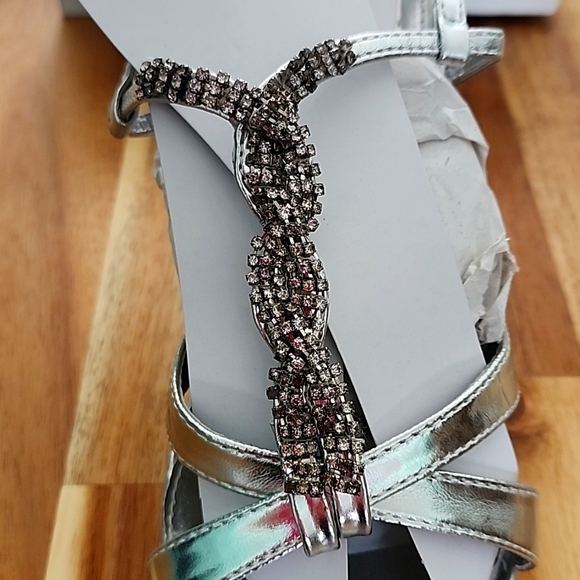 Pierre Dumas Silver Lyric Beaded Strappy Sandals - Size 8 1/2 - Picture 2 of 4